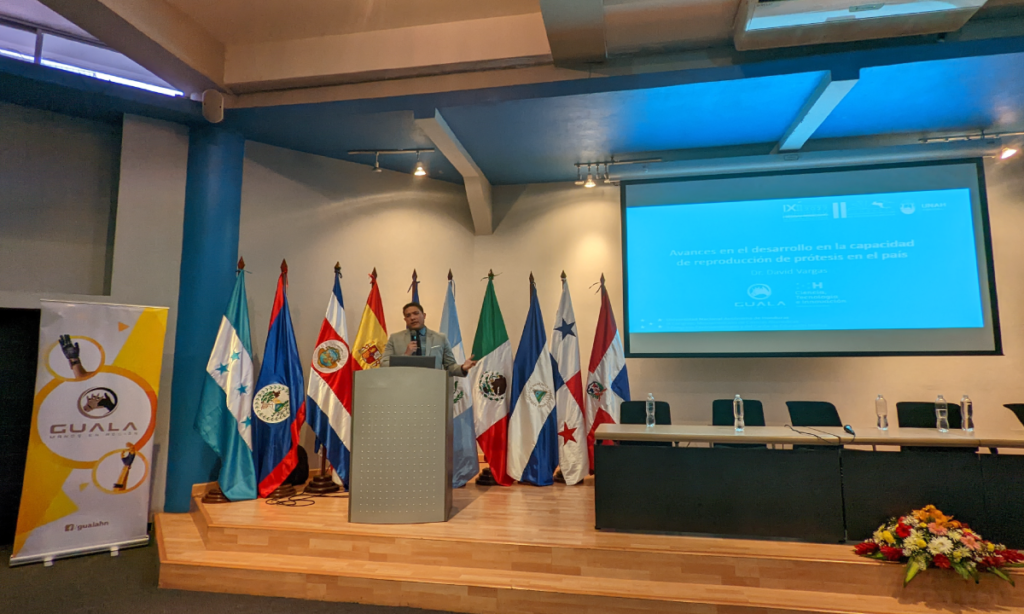 Dr. Vargas exponiendo el resumen histórico de los aportes de Guala en el IX Congreso Mesoamericano de Ciencias Médicas.